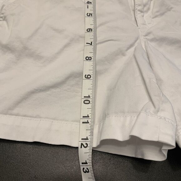 Old Navy Women's Low Rise Cotton Blend Stretch Cuffed Shorts White Size 4 - Picture 2 of 6